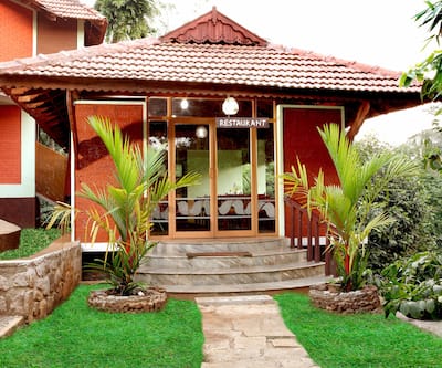 https://imgcld.yatra.com/ytimages/image/upload/t_hotel_yatra_city_desktop/v1420700229/Domestic Hotels/Hotels_Wayanad/Emarald Crescent Resort/Resturant.jpg